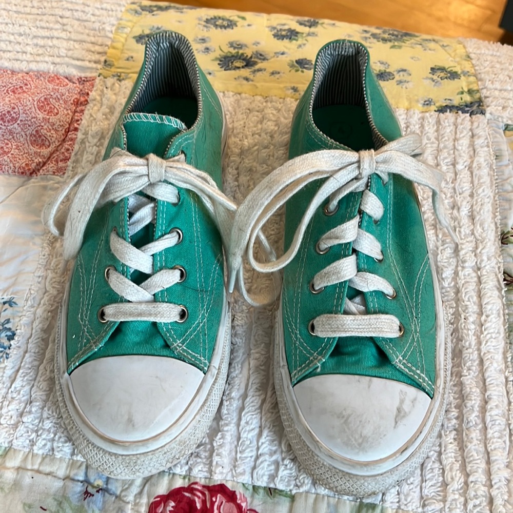 Circle Brand from Target. Girls sz 4 turquoise colored sneakers.